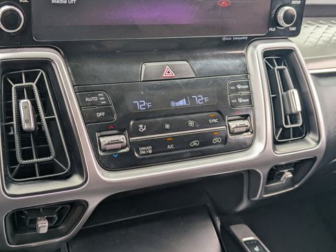 Certified 2023 Kia Sorento EX FWD image 25
