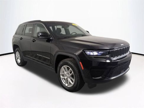 Used 2025 Jeep Grand Cherokee Laredo X w/ Luxury Tech Group I AWD/4WD image 2