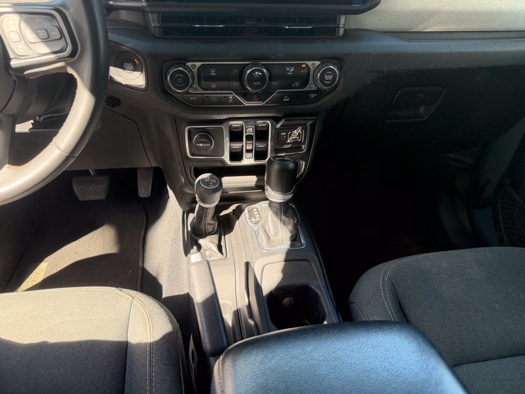 Used 2024 Jeep Wrangler Unlimited AWD/4WD image 25