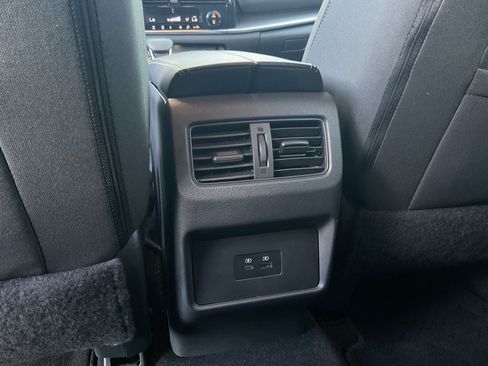 Used 2022 Nissan Rogue SV FWD image 17