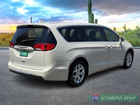 Used 2019 Chrysler Pacifica Touring Plus w/ Tire & Wheel Group FWD image 5