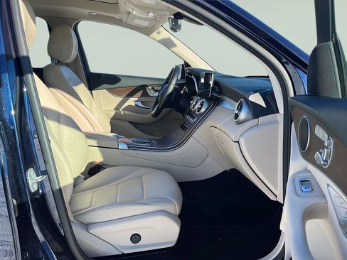 Used 2021 Mercedes-Benz GLC 300 4MATIC w/ Premium Package image 35