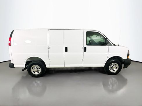 Used 2025 Chevrolet Express 2500 w/ Enhanced Convenience Package RWD image 4