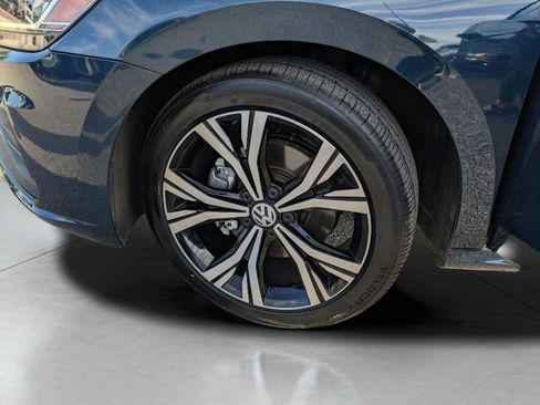 Certified 2022 Volkswagen Passat 2.0T SE image 31