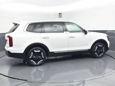 Used 2025 Kia Telluride S FWD image 3