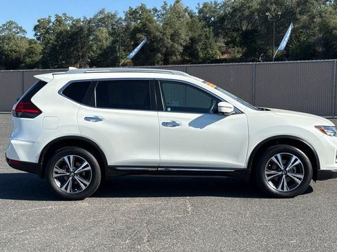 Used 2017 Nissan Rogue SL w/ SL Premium Package AWD/4WD image 2