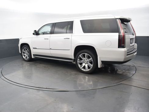 Used 2016 Cadillac Escalade ESV Luxury image 4