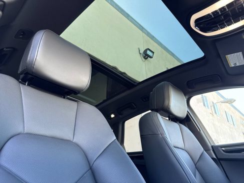 Certified 2026 Porsche Macan AWD/4WD image 19