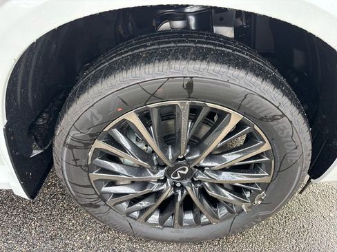New 2026 INFINITI QX80 Autograph w/ Premium Cargo Package image 10