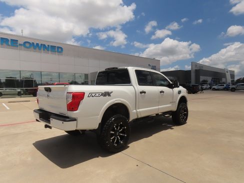 Used 2017 Nissan Titan PRO-4X w/ Pro-4x Convenience Package AWD/4WD image 11