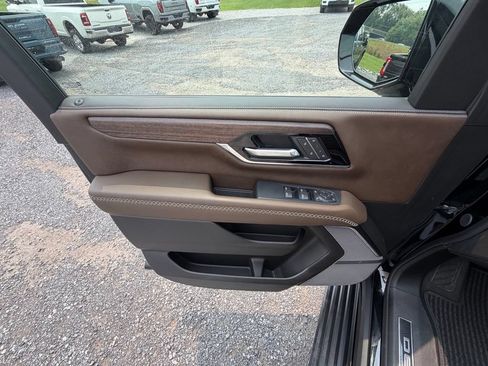 Used 2026 GMC Yukon Denali Ultimate AWD/4WD image 6