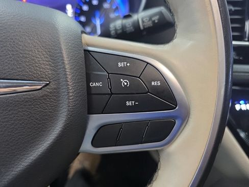 Used 2020 Chrysler Pacifica Limited FWD image 29