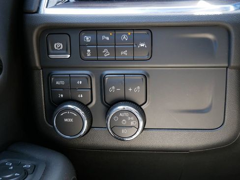 Used 2025 Chevrolet Suburban Z71 AWD/4WD image 28