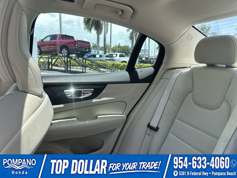 Used 2019 Volvo S60 T5 Momentum FWD image 13
