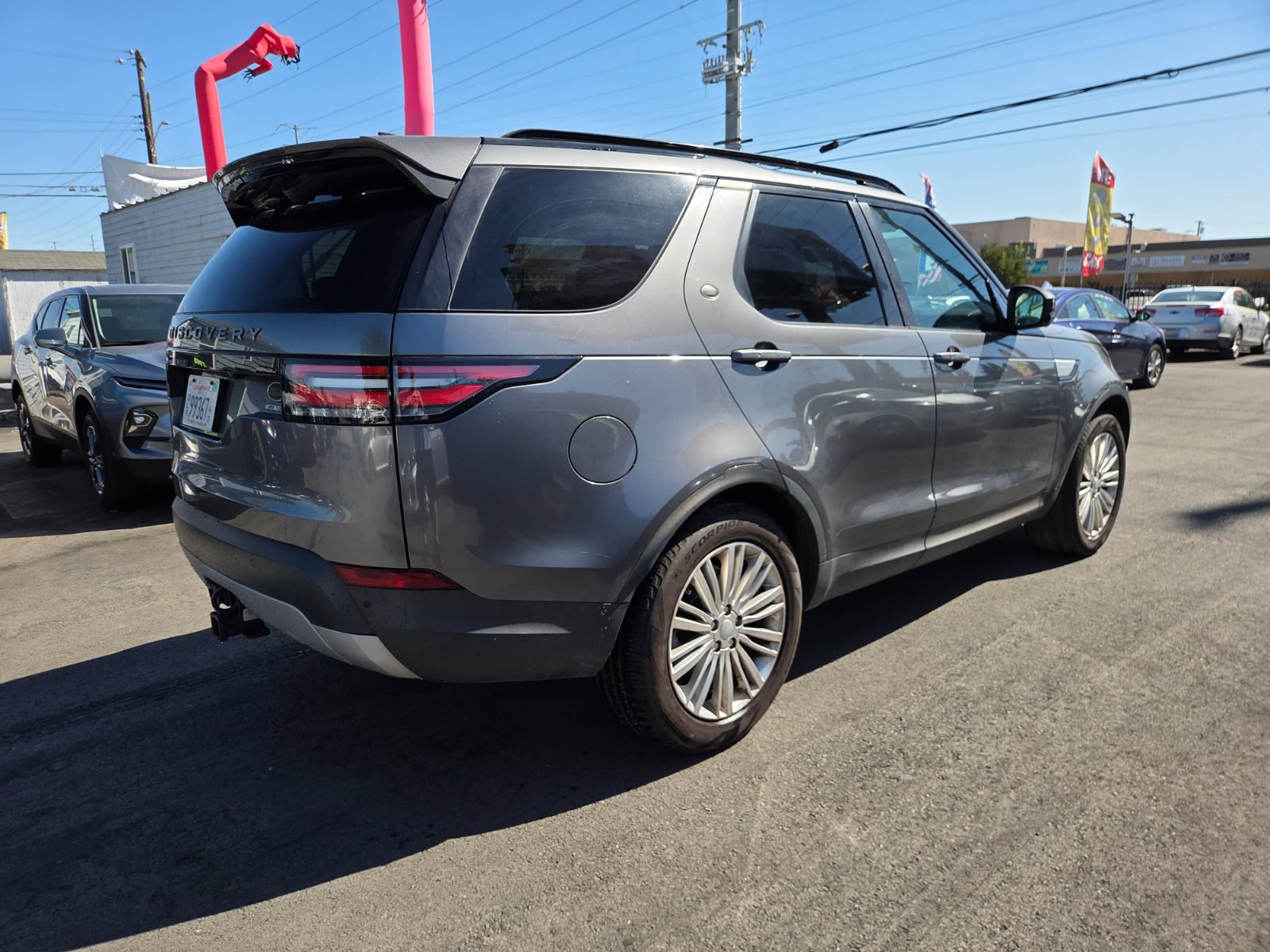 Used 2017 Land Rover Discovery HSE AWD/4WD image 3