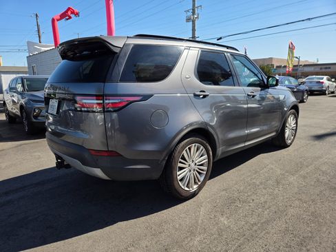 Used 2017 Land Rover Discovery HSE AWD/4WD image 3