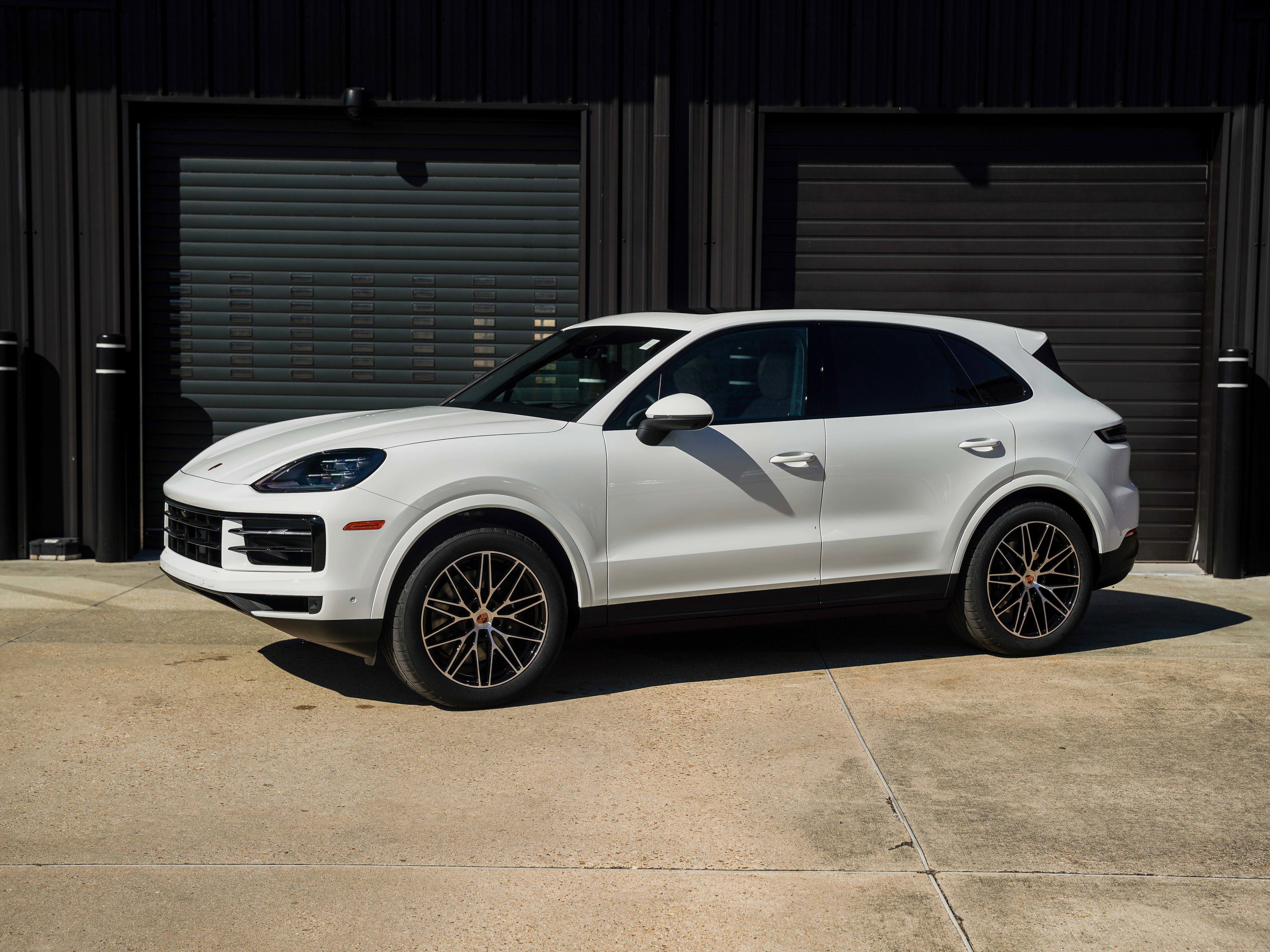 Certified 2026 Porsche Cayenne AWD/4WD image 1