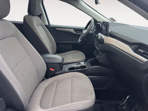 Used 2022 Ford Escape SE w/ SE Sport Appearance Package image 10