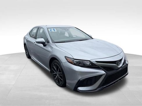 Used 2024 Toyota Camry SE image 8