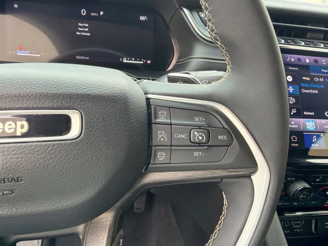 Used 2023 Jeep Grand Cherokee Limited AWD/4WD image 30