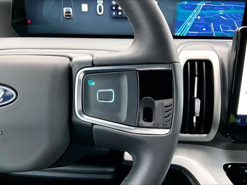 Used 2025 Ford Expedition Active image 24