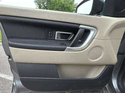 Used 2017 Land Rover Discovery Sport HSE image 13