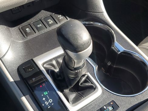 Used 2019 Toyota Highlander Limited image 32