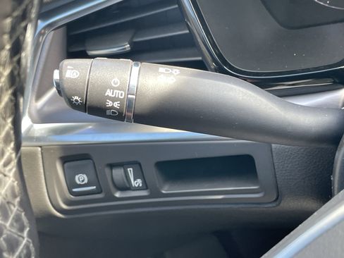 Used 2018 Cadillac XT5 Luxury image 18