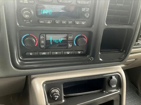 Used 2005 Chevrolet Avalanche Z71 w/ Sun And Sound Package AWD/4WD image 16