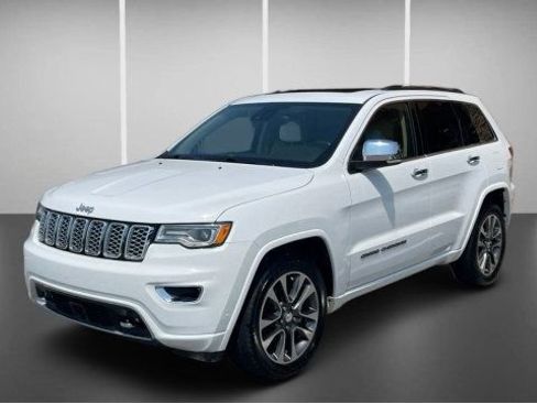 Used 2017 Jeep Grand Cherokee Overland w/ Jeep Active Safety Group RWD image 16