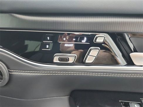 New 2026 Jeep Grand Wagoneer Summit image 43