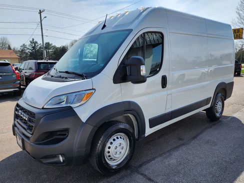 Used 2025 RAM ProMaster 2500 w/ Convenience Group FWD image 8