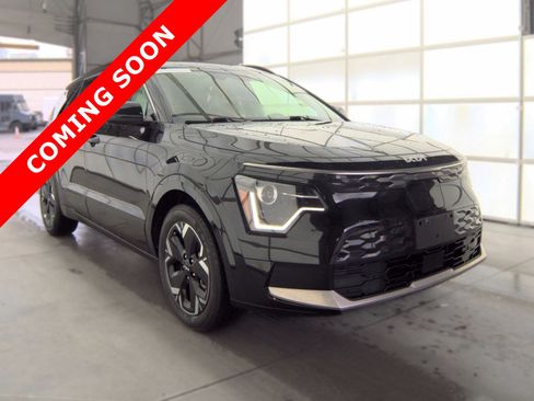 Used 2023 Kia Niro Wind w/ Wind Preserve Package FWD image 3