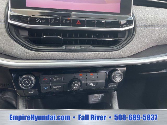 Used 2024 Jeep Compass Latitude AWD/4WD image 24