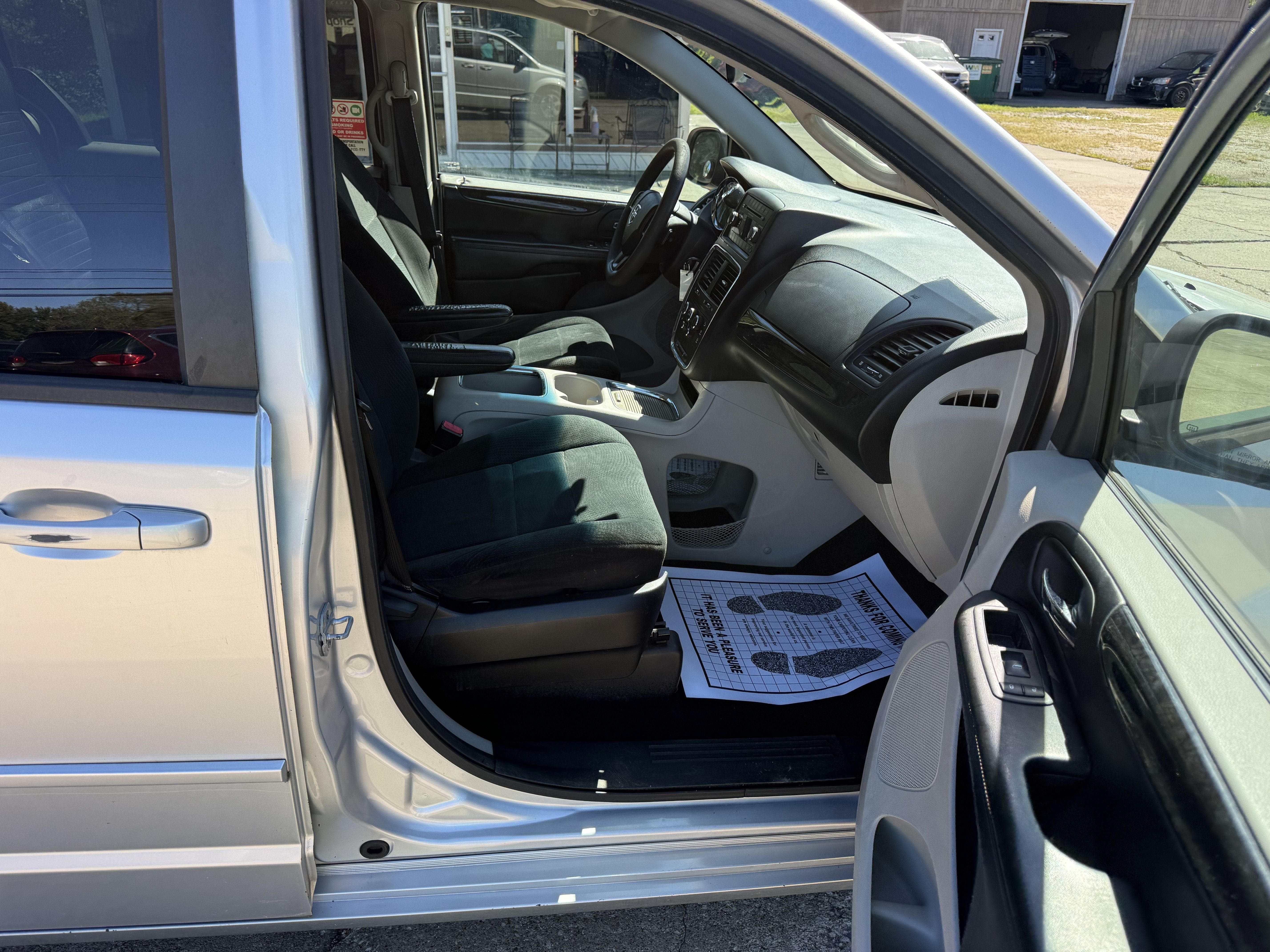 Used 2012 Dodge Grand Caravan SXT FWD image 13