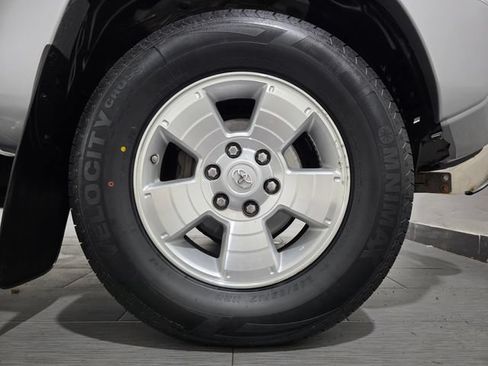 Used 2015 Toyota Tacoma 4x4 Double Cab w/ TRD Sport Package image 25