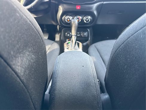 Used 2017 Jeep Renegade Latitude AWD/4WD image 13