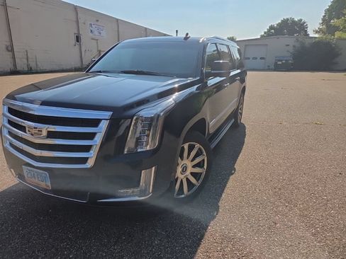 Used 2019 Cadillac Escalade ESV Luxury AWD/4WD image 7