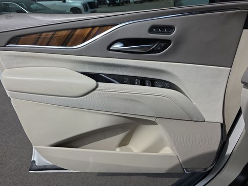 Used 2023 Cadillac Escalade Premium Luxury Platinum w/ Heavy-Duty Trailer Package AWD/4WD image 19