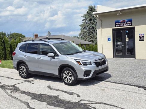 Used 2021 Subaru Forester Premium AWD/4WD image 2