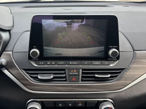 Used 2025 Nissan Altima 2.5 SV image 42