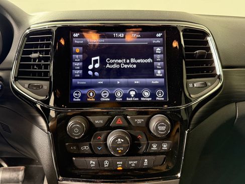 Used 2019 Jeep Grand Cherokee Altitude image 21