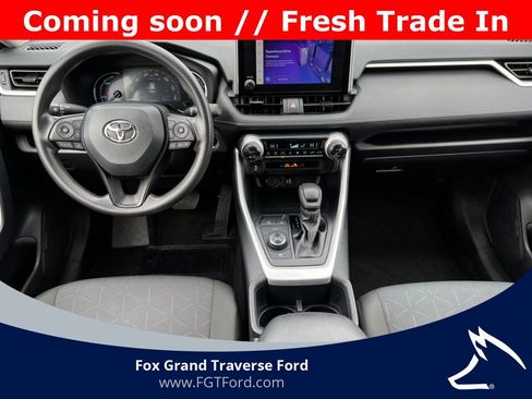 Used 2025 Toyota RAV4 XLE image 2