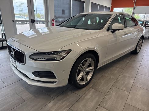 Used 2018 Volvo S90 T5 Momentum w/ Convenience Package image 4