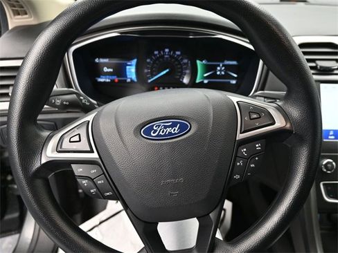 Used 2020 Ford Fusion SE image 6