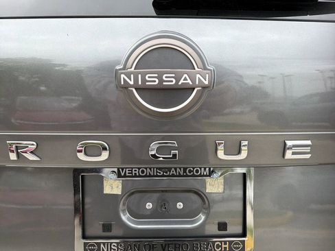 Used 2023 Nissan Rogue SV image 10