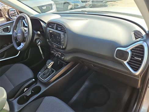 Used 2024 Kia Soul LX w/ LX Technology Package image 24