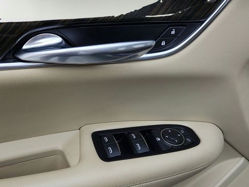 Used 2019 Cadillac XT5 FWD image 24