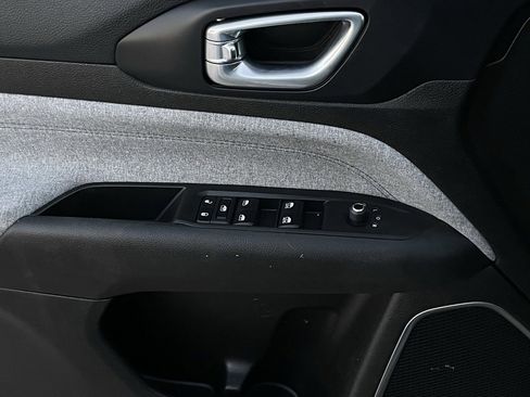 Used 2024 Jeep Compass Latitude image 20