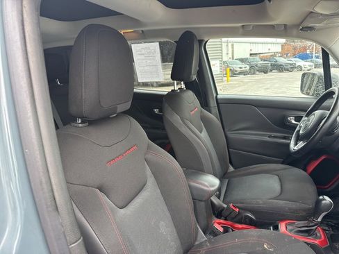 Used 2015 Jeep Renegade Trailhawk w/ Cold Weather Group image 10